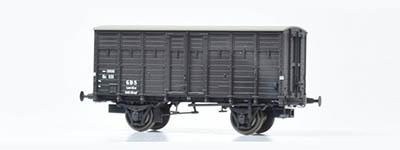 19-DK-872413 - H0 - Gedeckte Güterwagen QC 111 mit Handbremse, GDS, Ep. III